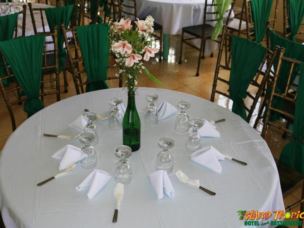 Island Tropic Hotel And Restaurant Alaminos Extérieur photo